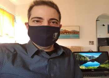 Ο κορωνοϊός έκλεισε τον δήμαρχο σε καραντίνα στο σπίτι