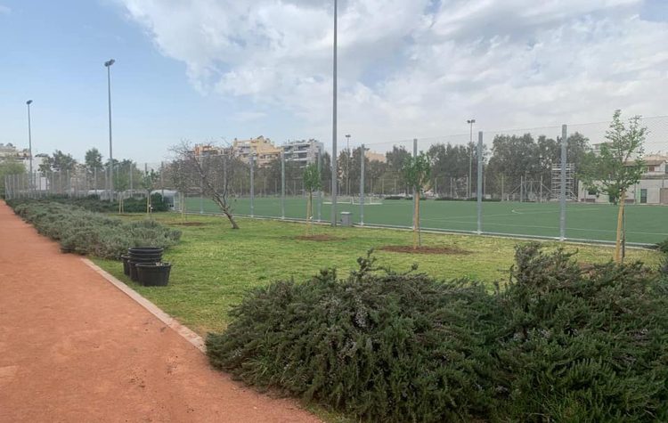 Εξωραϊσμός πρασίνου στο Δημοτικό Κολυμβητήριο