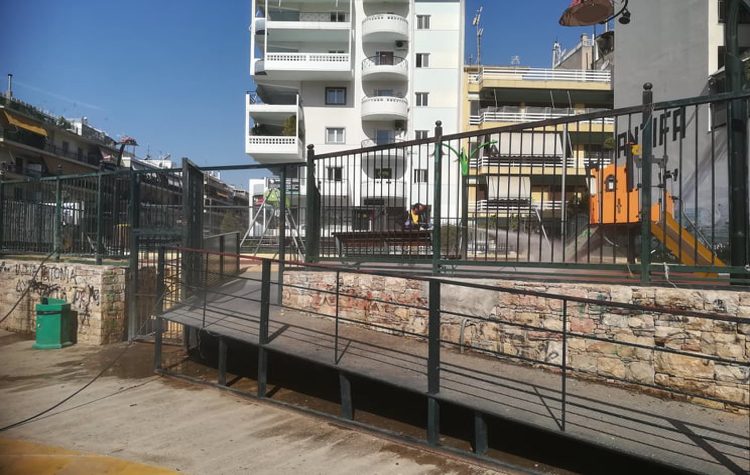 Σπιθαμή προς σπιθαμή η απολύμανση της πλατείας Τερζάκη στα Ιλίσια