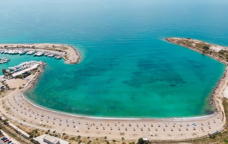 Ανανεωμένη η παραλία του Δήμου προσμένει το καλοκαίρι