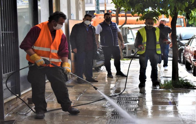 Επίβλεψη δημάρχου στις εργασίες απολύμανσης και πρασίνου