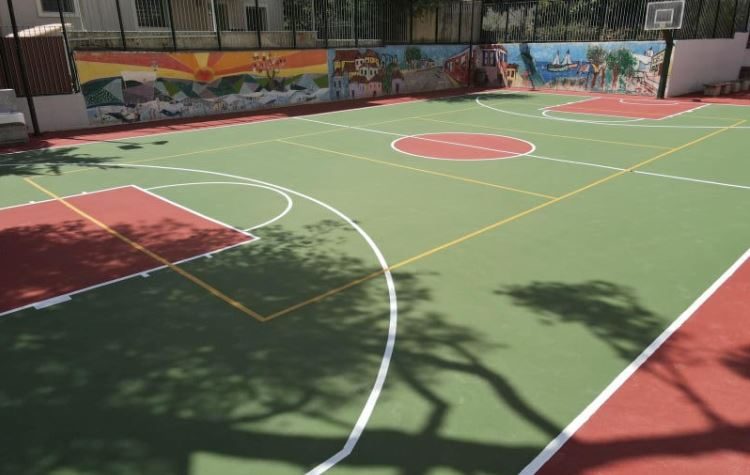 Άλλαξαν όψη τα προαύλια σε 8ο και 1ο Δημοτικό Σχολείο, «άναψε» η αντιπαράθεση