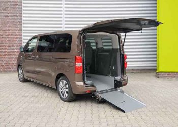 Opel Zafira-e Life: «Σαλόνι σε Τροχούς» συμβατό με αναπηρικά αμαξίδια