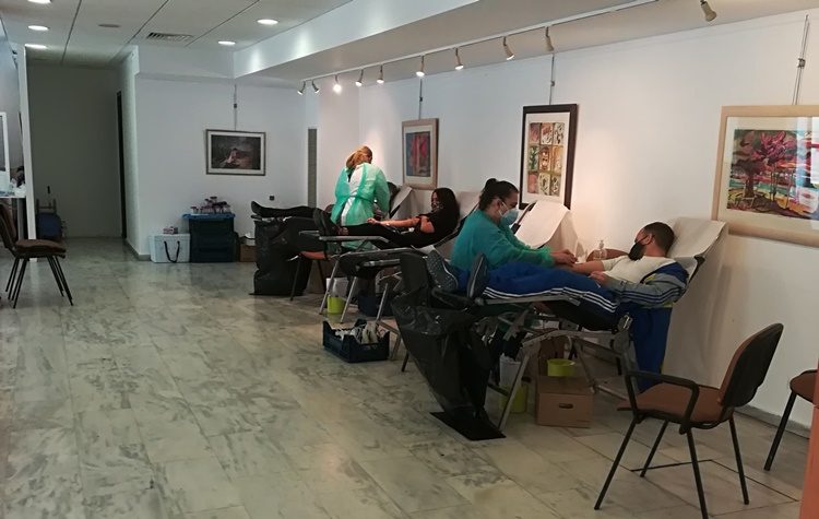 Προσφορά αίματος από εθελοντές εν μέσω πανδημίας