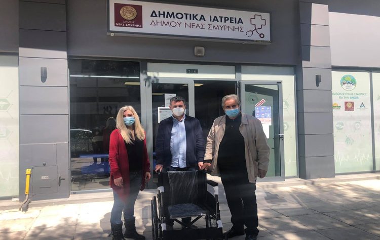 Αναπηρικό αμαξίδιο στον Δήμο από τον σύλλογο «Αγάπη για τη ζωή»
