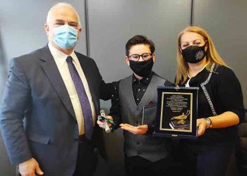 Συνάντηση Θανάση Ζούτσου με τον έφηβο ποιητή Δημοσθένη Δεσποτίδη