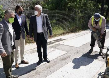 Αυτοψία Αμπατζόγλου στα έργα ομβρίων και το ανοιχτό γήπεδο μπάσκετ στον Άγιο Θωμά