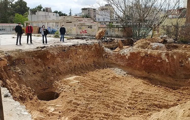 Οι εργασίες τού σήμερα αποκάλυψαν εικόνες τού χθες στο 1o Δημοτικό Νέας Ερυθραίας