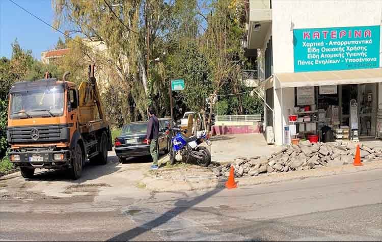 Σε εξέλιξη ανακατασκευή και συντήρηση πεζοδρομίων σε κεντρικά σημεία του Δήμου