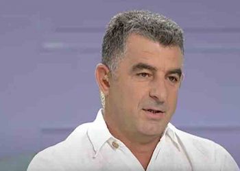 Νεκρός από πυρά ο δημοσιογράφος Γιώργος Καραϊβάζ