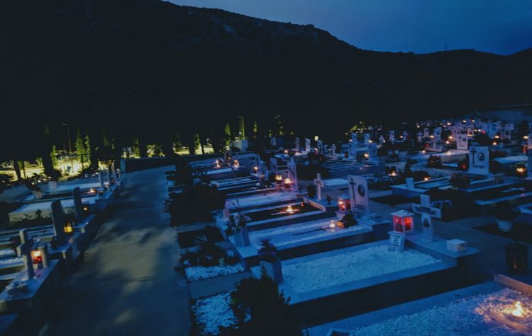 Περιφορά του Επιταφίου στα κοιμητήρια της πόλης με όρους πανδημίας