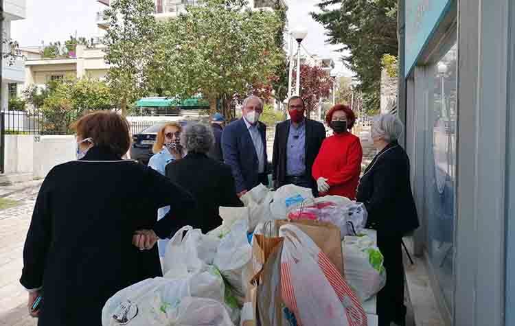 Πασχαλινή στήριξη 600 οικογενειών από τον Δήμο (βίντεο)