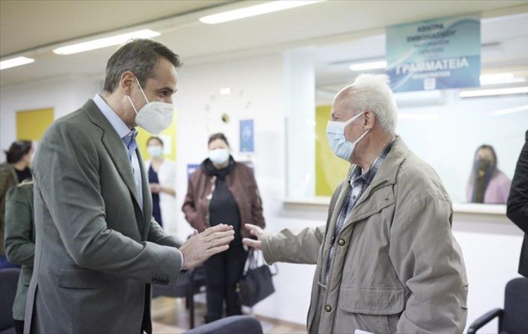 Κ. Μητσοτάκης από το Κέντρο Υγείας της πόλης: «Υποδειγματικοί οι εμβολιασμοί» (Βίντεο)