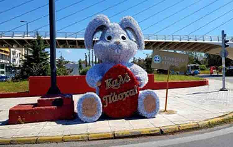 Βολές Γ. Σγουρού κατά Γ. Πατούλη με φόντο τον πασχαλινό στολισμό της Αττικής