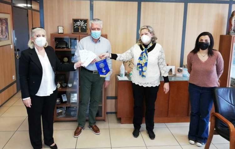 Δήμος Αγίας Παρασκευής με αναστάσιμα δώρα και ευχές