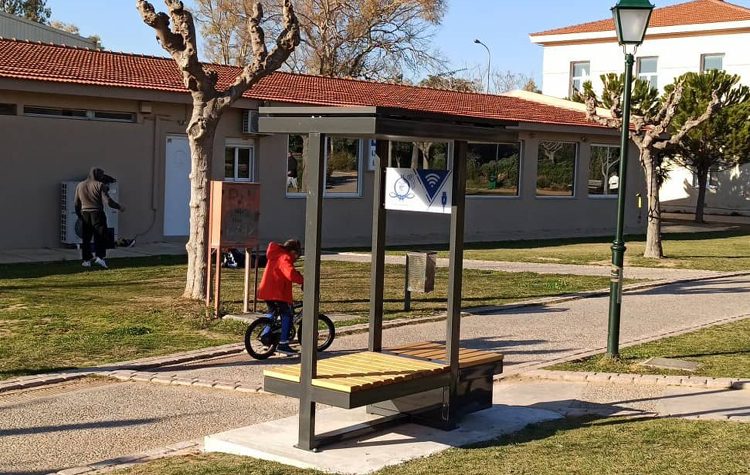 Το πρώτο «έξυπνο» ηλιακό παγκάκι στον Δήμο