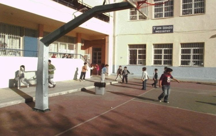 Συνεχίζονται οι απολυμάνσεις των σχολείων μετά την επαναλειτουργία τους