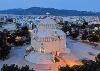 Η Γλυφάδα γιορτάζει σήμερα τους πολιούχους Αγίους της