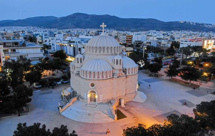 Η Γλυφάδα γιορτάζει σήμερα τους πολιούχους Αγίους της