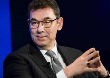 Άλμπερτ Μπουρλά: «Τα υπάρχοντα εμβόλια καλύπτουν όλες τις μέχρι στιγμής γνωστές μεταλλάξεις»