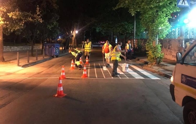 Εργασίες σε διαβάσεις πεζών από συνεργεία του Δήμου