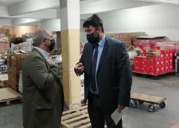 Στην «Τράπεζα Τροφίμων» στο Κρυονέρι ο Γιάννης Καλαφατέλης