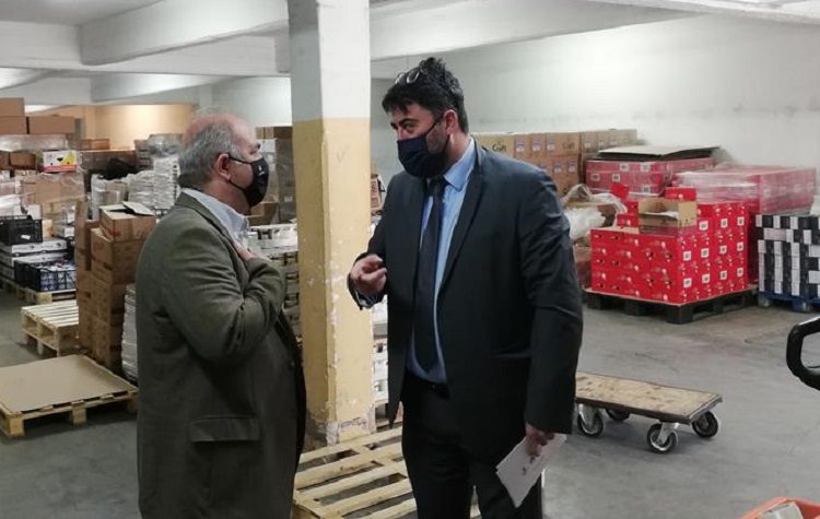 Στην «Τράπεζα Τροφίμων» στο Κρυονέρι ο Γιάννης Καλαφατέλης