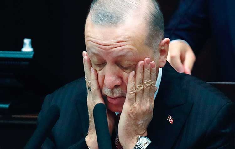 Ο Ερντογάν υπό πολιορκία