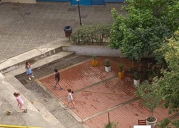 Αγανάκτηση κατοίκων Ηλιακού Χωριού για τα βοθρολύματα στην κάτω πλατεία