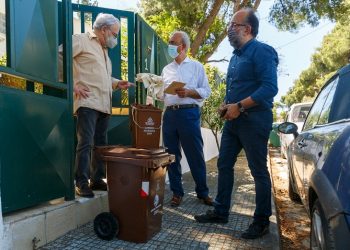 Διανομή κάδων κομποστοποίησης και ενημερωτικού υλικού στην Κάτω Κηφισιά