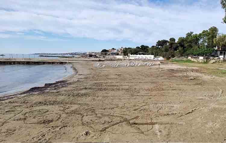 Επιχείρηση καθαρισμού στις παραλίες του Δήμου