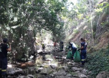 Κίνηση Πολιτών Ηλιούπολης και Δήμος καθάρισαν το ρέμα Πικροδάφνης