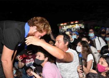 Ηρωισμός ή διαφήμιση;