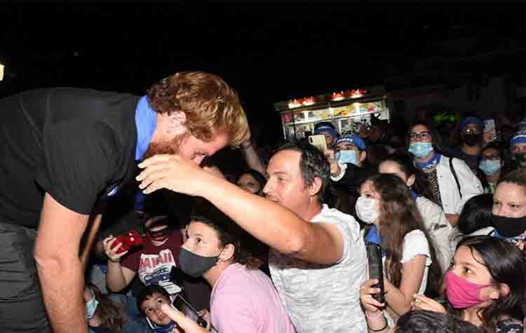 Ηρωισμός ή διαφήμιση;