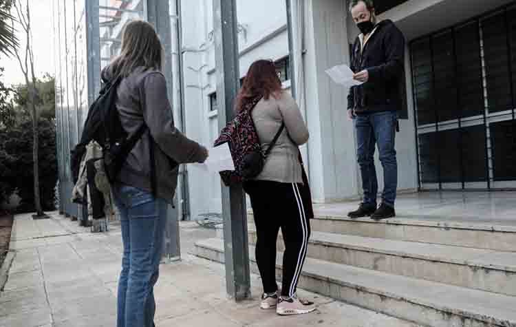 Eκπαιδευτικοί Αμαρουσίου: Οργή για το «ψαλίδισμα» των self test