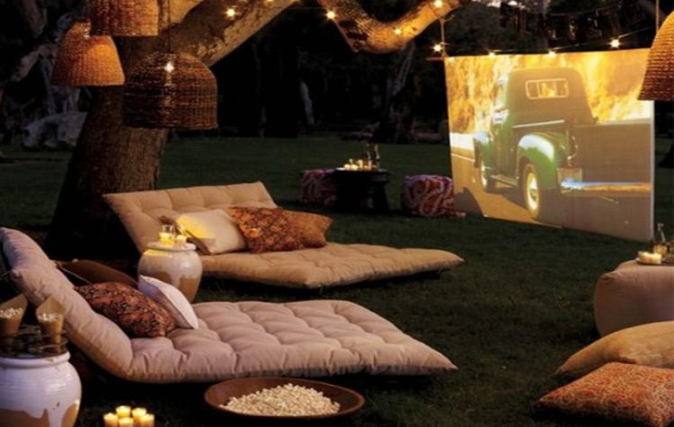 «Μετατρέψτε το μπαλκόνι σας σε θερινό σινεμά»