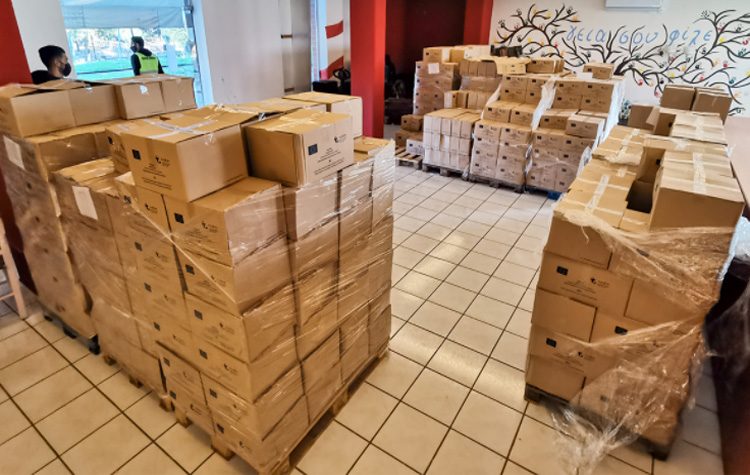 Διανομή τροφίμων στο γήπεδο «Μιχ. Κρητικόπουλος»