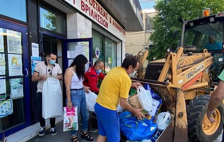 Είδη πρώτης ανάγκης για τα πυρόπληκτα ζώα παρέδωσε ο ΟΚΠΑ