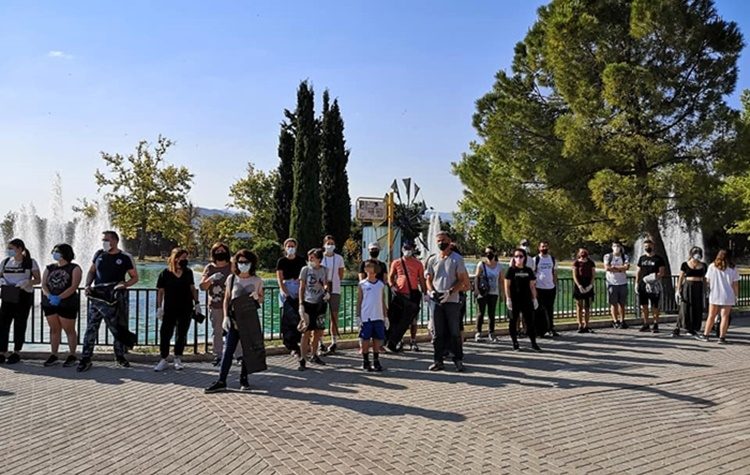 Με επιτυχία πραγματοποιήθηκε ο εθελοντικός καθαρισμός του άλσους