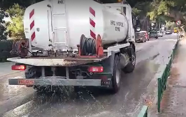 Πλύσεις και απολυμάνσεις οδών στις γειτονιές του Δήμου