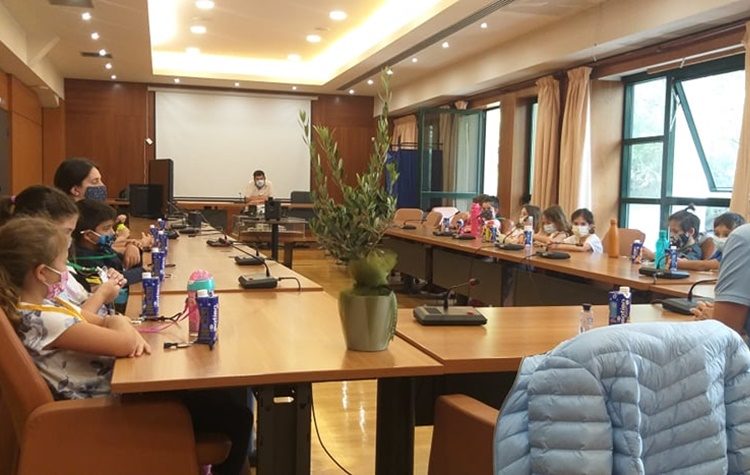 Μαθητές του 4ου Δημοτικού Σχολείου Πεύκης υποδέχθηκε ο Τάσος Μαυρίδης