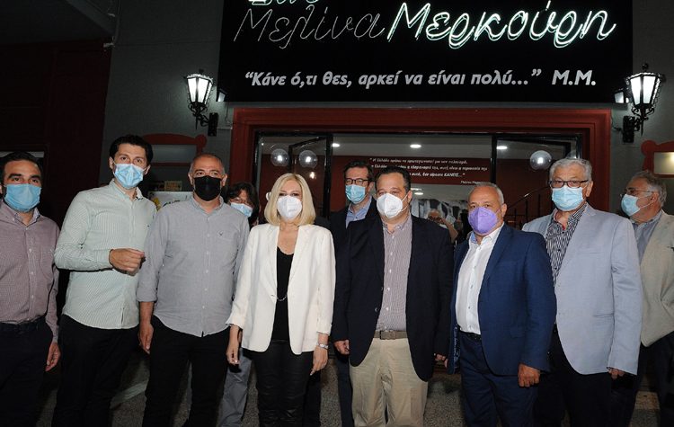 Εγκαίνια θερινού παρουσία πολιτικών και αιρετών