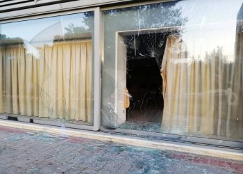 Άγνωστοι έσπασαν με βαριοπούλες την τζαμαρία στο ΤΥΠΕΤ
