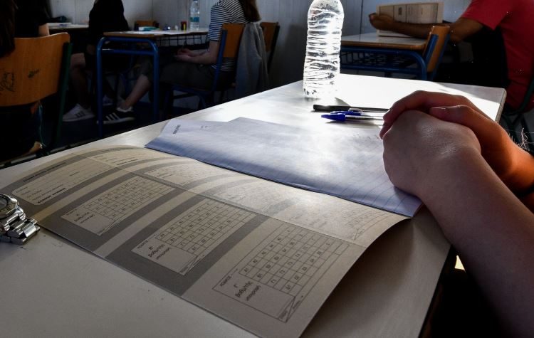 «Πάνδημες» ευχές στήριξης στους υποψηφίους των Πανελλαδικών Εξετάσεων