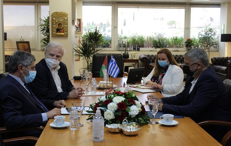 Συνδρομή της Περιφέρειας σε ιατρικό υλικό ζήτησε ο πρέσβης της Παλαιστίνης - Aνταποκρίθηκε ο Γ. Πατούλης