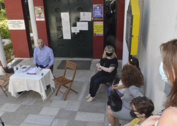 Απαντήσεις Ψυχάλη στα… σκαλιά του δημαρχείου