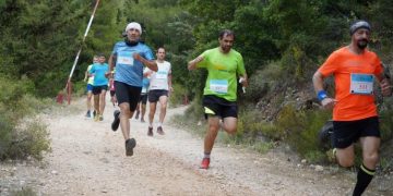 «Παγκόσμια Ημέρα Τρεξίματος Υμηττού»: Μαζική συμμετοχή με ασφάλεια και… Περικλή Ιακωβάκη