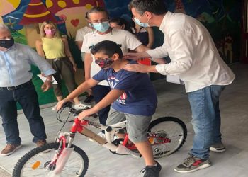 Τους μαθητές που διακρίθηκαν στην ανακύκλωση βράβευσε ο δήμαρχος