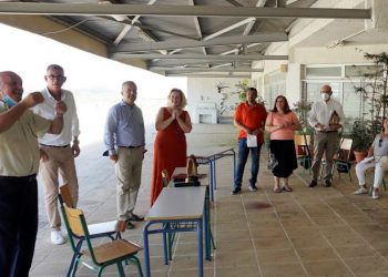 «Φόρος τιμής» από τον Δήμο σε εκπαιδευτικούς που συνταξιοδοτήθηκαν (Εικόνες)