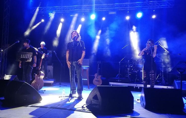 Συναυλία Βασίλη Παπακωνσταντίνου: «Χαιρετίσματα λοιπόν» στα… λατομεία (Βίντεο)